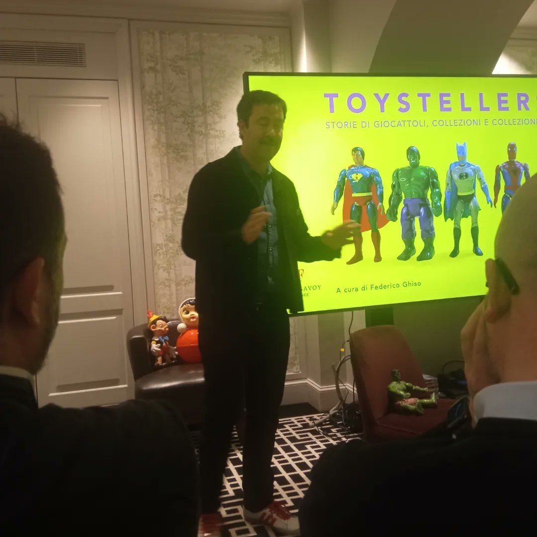 FabrizioBimbo's tweet photo. Evento Toystellers
Toystellers è presentato il all'hotel Savoy con un allestimento originale, giocoso, lasciando spazio così ai ricordi di chi è stato bambino negli anni ‘70 e ’80: un vero e proprio viaggio nel tempo alla ricerca del “giocattolo perduto” .... https://t.co/R08gj9cpIp