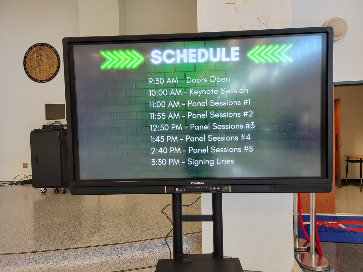 GoodmanACE_LMC's tweet image. Having a blast w 3 of my fav things: librarians, authors &amp;amp; books @TeenBookCon @aldinelibraries #teenbookcon2023