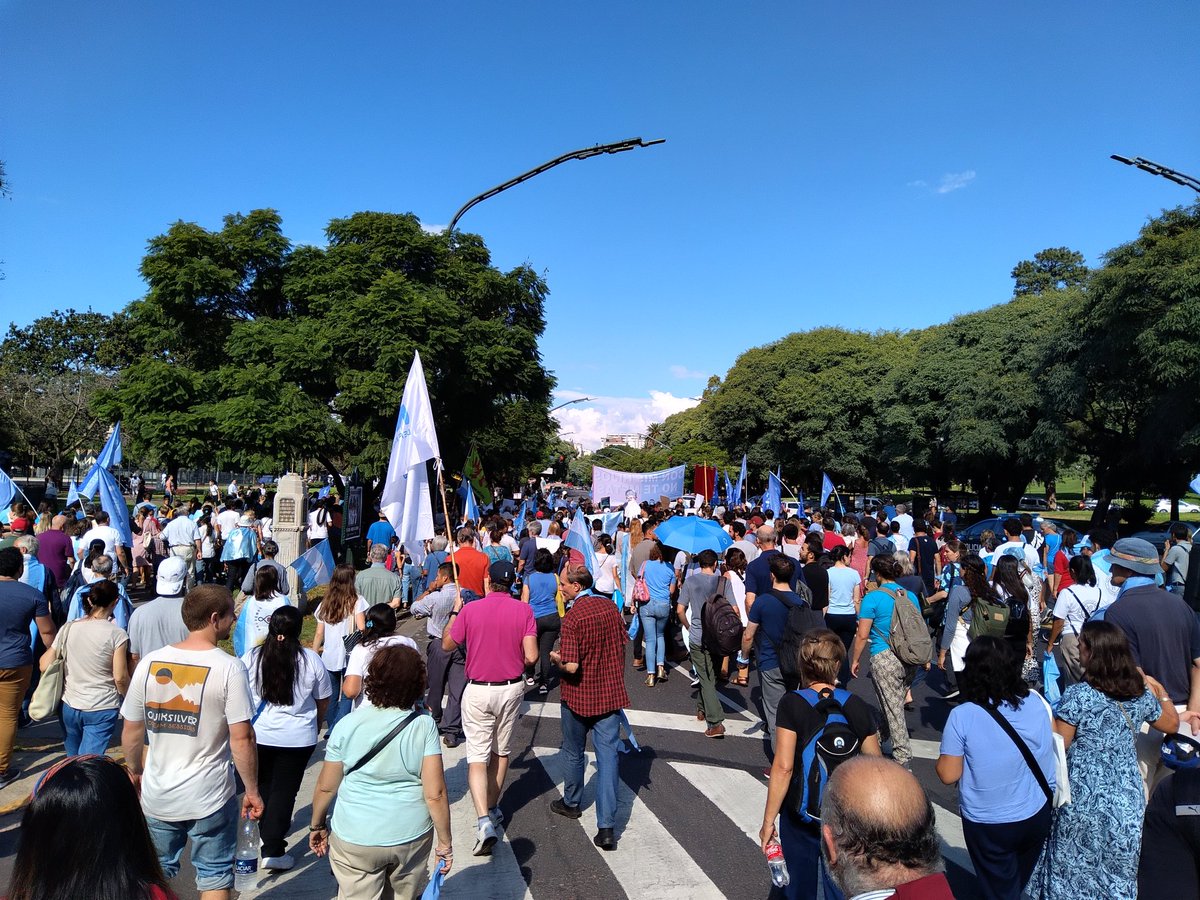 castelarprovida's tweet photo. Finalizó la #MarchaPorLaVida de Buenos Aires. Además hubo concentraciones en casi 30 ciudades de todo el país. 
Participaron miles de personas y cientos de organizaciones provida. 
¡Fue hermoso reencontrarse con amigos! 💙🥰💞 https://t.co/BaqJYDo8PB