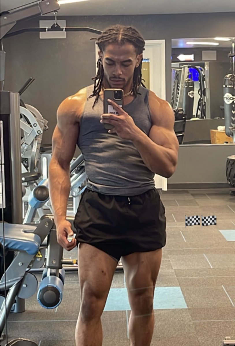 nas_latham's tweet photo. Safe to say I pass the eye test 😭🙏🏽 180lbs https://t.co/GV8BKZhzht