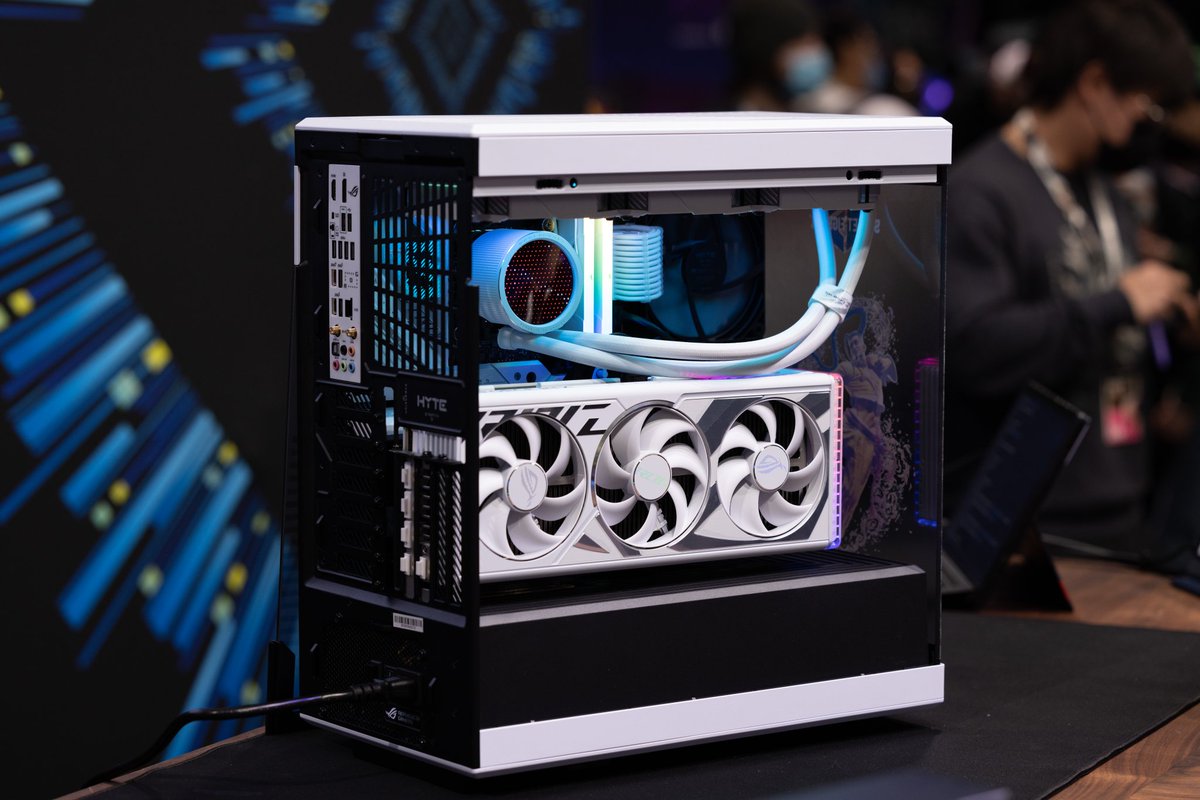 IntelGaming's tweet photo. Today we welcomed Robeytech and @PunkDaGod to the #PAXEast #ModWorkshop ring!
Which @StreetFighter 6 character would you customize your PC with? #IntelatPAX https://t.co/5V4GfVibCd