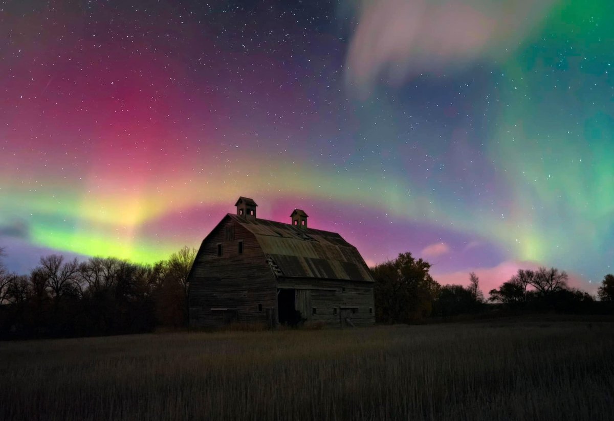 KAKEnews's tweet photo. Breathtaking! Check out this photo of the Northern Lights near Herndon, Kansas Thursday night.

📸 High Resolution Photography https://t.co/3zD03mn8fJ https://t.co/Cs4iJiar8A