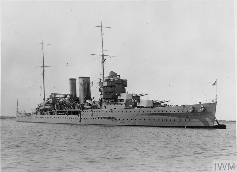 RNshiplosses's tweet photo. 26 March 1941 // Heavy cruiser HMS York was crippled by Italian explosive motor boat attack in Suda Bay, Crete. Two members of her crew were killed. The ship was damaged beyond repair by German air attack on 18 May. (Image © @I_W_M FL 4185) #RoyalNavy #WW2 https://t.co/nqW30nOs9T