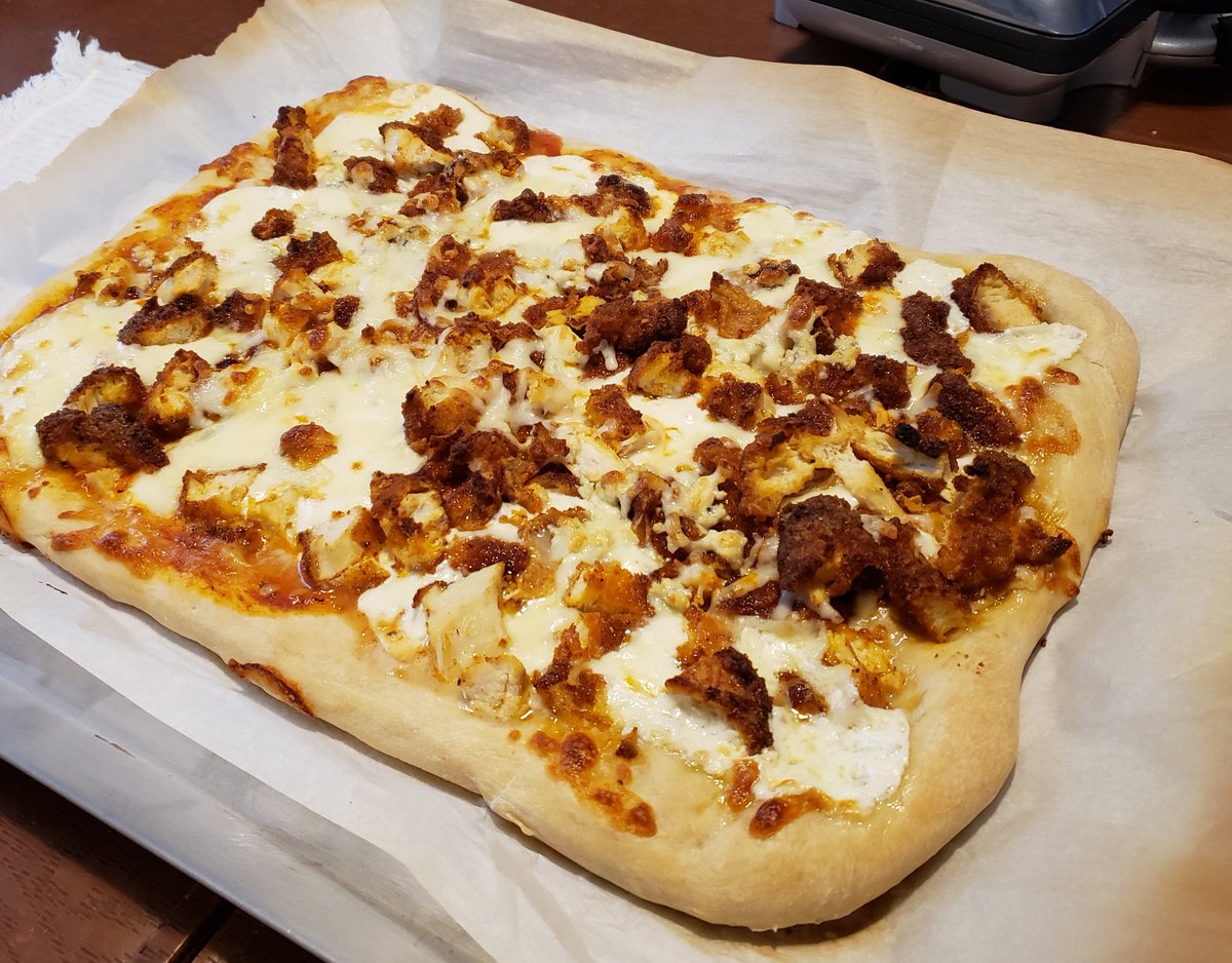 BewfnB's tweet photo. Come visit. We has homemade buffalo chicken pizza. https://t.co/Wpzba9xTnp