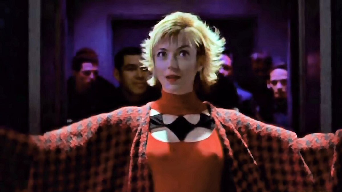 YanMatinta's tweet photo. Mia Sara andou com Harley Quinn para que Lady Gaga pudesse correr. 

#Joker2 #jokerfolieadeux https://t.co/pb2CMAhoZz