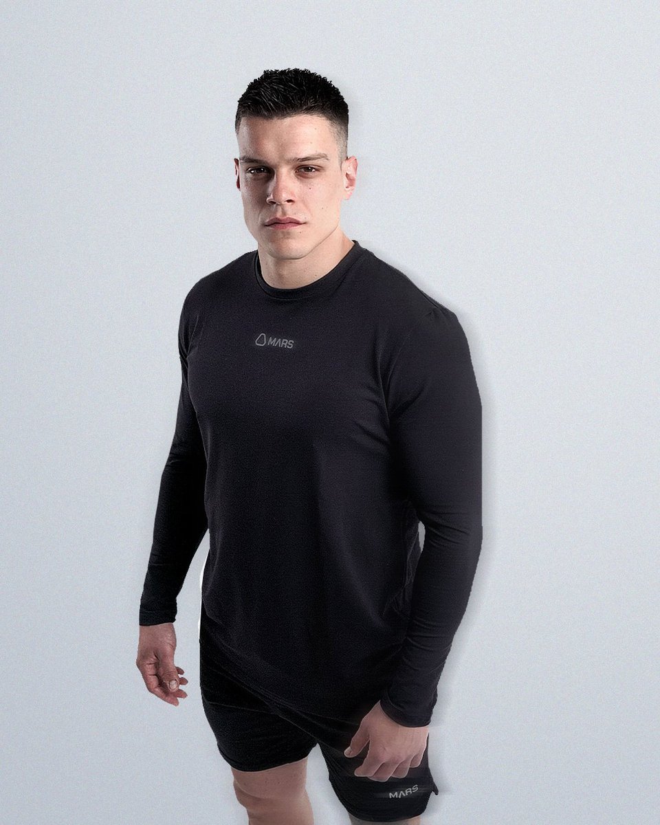 ActivewearMars's tweet photo. U ponedeljak lansiramo tri majice sa dugim rukavima, fleksibilnog kroja za maksimalnu udobnost. 🧑‍🚀

Limitirana serija od 99 majica u sivoj, crnoj i beloj boji biće dostupna 48h na pre-order akciji. https://t.co/h1Kzr15BG2