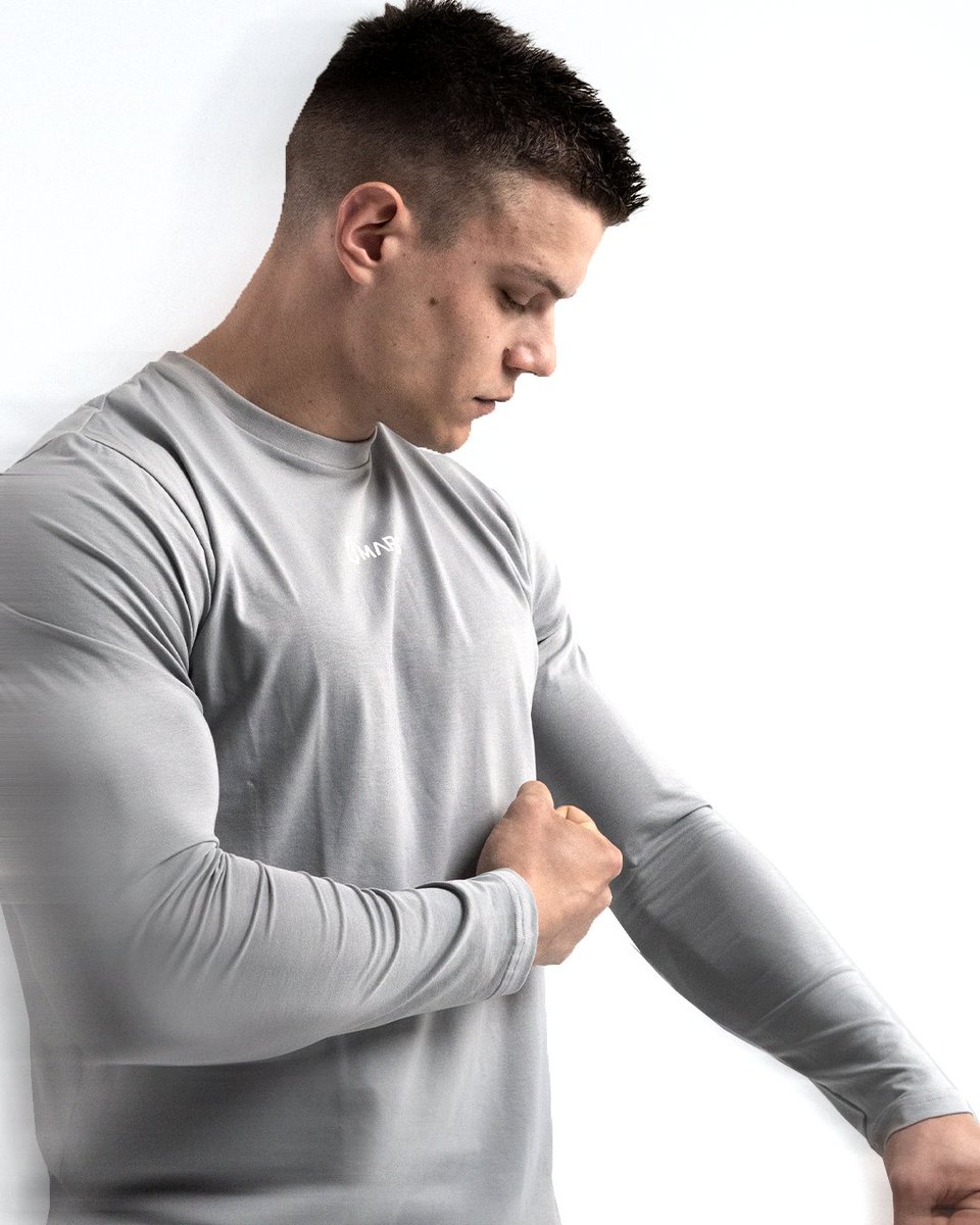 ActivewearMars's tweet photo. U ponedeljak lansiramo tri majice sa dugim rukavima, fleksibilnog kroja za maksimalnu udobnost. 🧑‍🚀

Limitirana serija od 99 majica u sivoj, crnoj i beloj boji biće dostupna 48h na pre-order akciji. https://t.co/h1Kzr15BG2