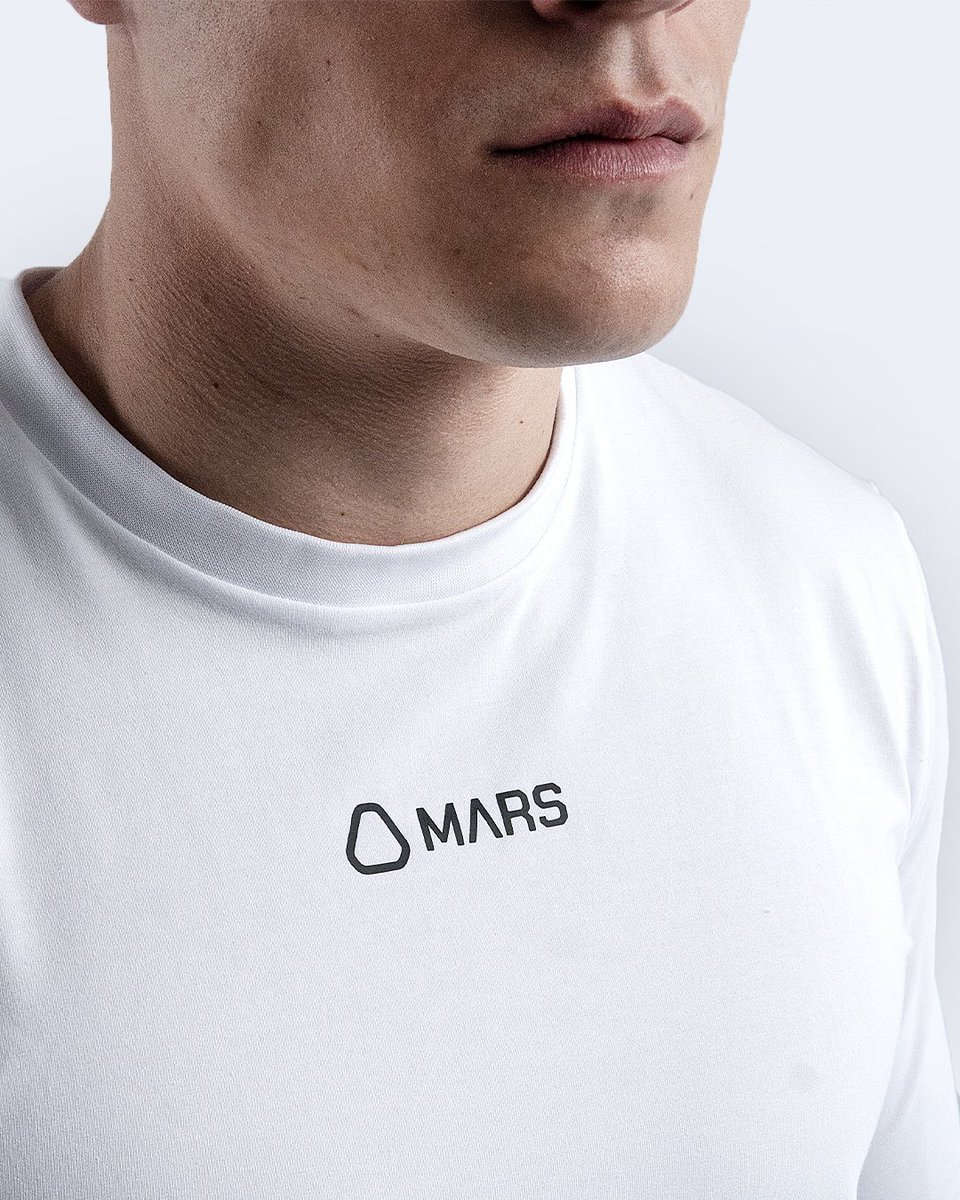 ActivewearMars's tweet photo. U ponedeljak lansiramo tri majice sa dugim rukavima, fleksibilnog kroja za maksimalnu udobnost. 🧑‍🚀

Limitirana serija od 99 majica u sivoj, crnoj i beloj boji biće dostupna 48h na pre-order akciji. https://t.co/h1Kzr15BG2