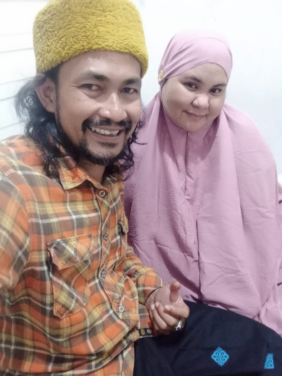 Takdir_Lubis's tweet photo. Kamilah yang terus akan tersenyum. Karena kami tau ada yang gelisah yang belum berkesudahan 🤣 #yelllowfamily eps #ramadhan2023 https://t.co/c1YJQhEpNq