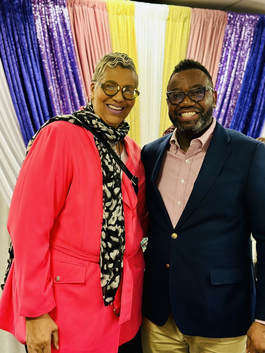 This morning Director @thombowen and @ONSEDC_ Director @LHarlleeHarper attended the Ward 7 & 8 Faith Leaders Prayer Breakfast: A Celebration of Women of Faith at @UnionTempleDC. Thank you to the many women of faith who lead in the church and in the community. #WomensHistoryMonth