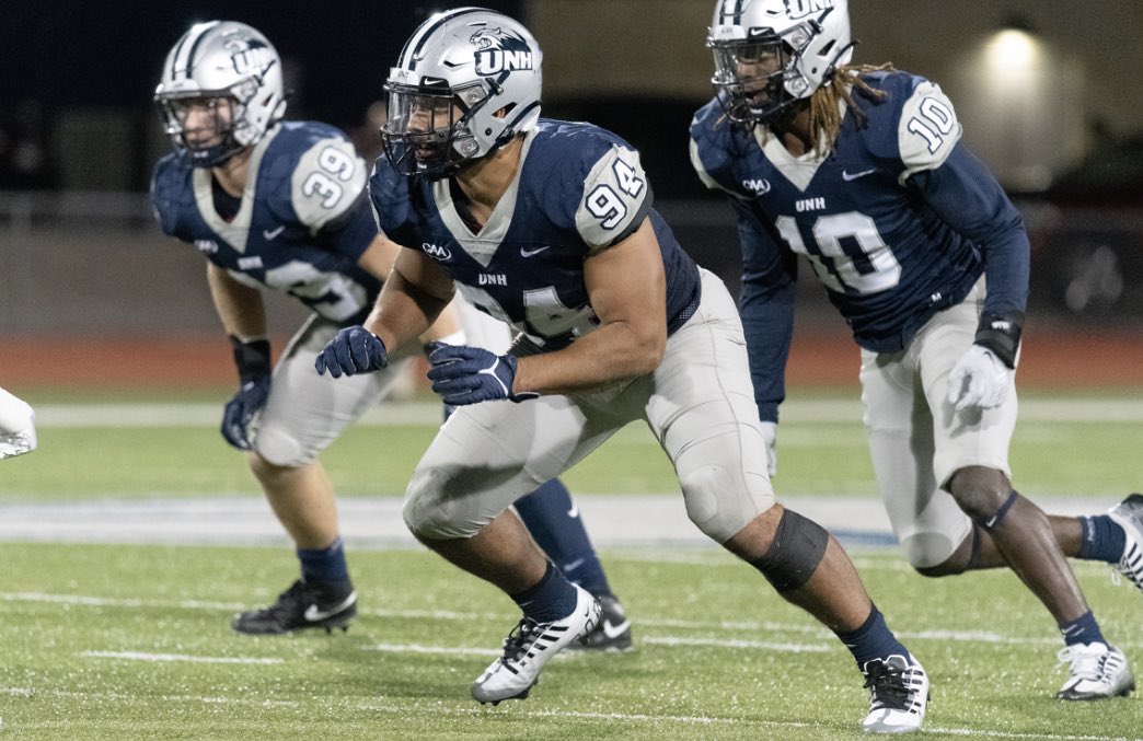 joelmireles_1's tweet photo. After a great conversation with @rwsantos2 and @cmajors55 , I am honored and blessed to receive a scholarship offer from the University of New Hampshire! Thank you God for this amazing opportunity! https://t.co/8x2ZTO9Qxx