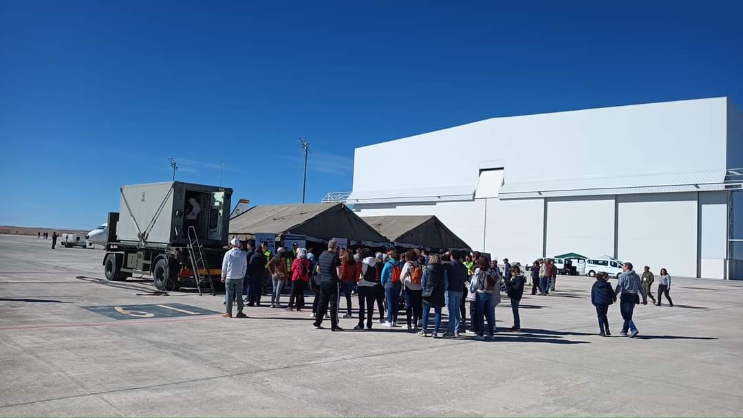 FUTER_ET's tweet photo. Hoy sábado 25, el Grupo de Obtención por Sistemas Aéreos #GROSA del Regimiento de Inteligencia 1 #RINT1 realiza una exposición de material en el #aeropuerto de #Teruel con motivo del X aniversario del aeropuerto. https://t.co/xWQXBssNms