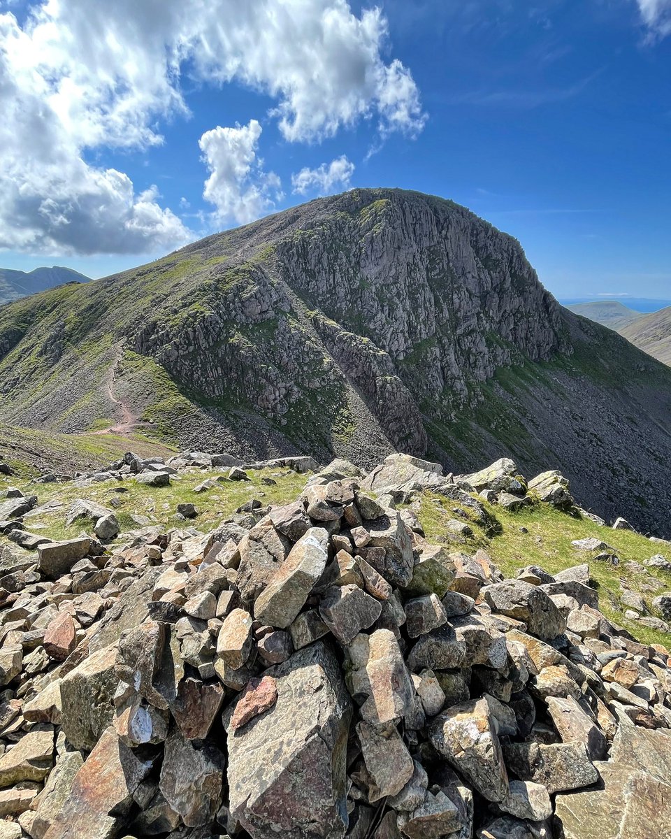 The stunning view of Great Gable’s imposing north face (Gable Crag) from the summit of Green Gable. 😍

#greatgable #greengable #honister #LakeDistrict #lakedistrictnationalpark #cumbria #visitengland #wainwrights #mountains #hiking #hikingadventures #hillwalking #adventure