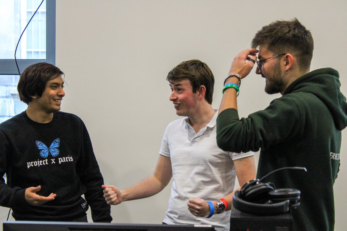 EvolveBDE's tweet photo. Et c'est une fin de journée pour le tournoi #OUTSPEED !
On se retrouve demain à 10h pour les phases finales !
On se laisse avec quelques photos souvenirs de la journée ! (S/O @PaulRecober 📸)
A demain !👋
1/2 https://t.co/KHWdycEBHp