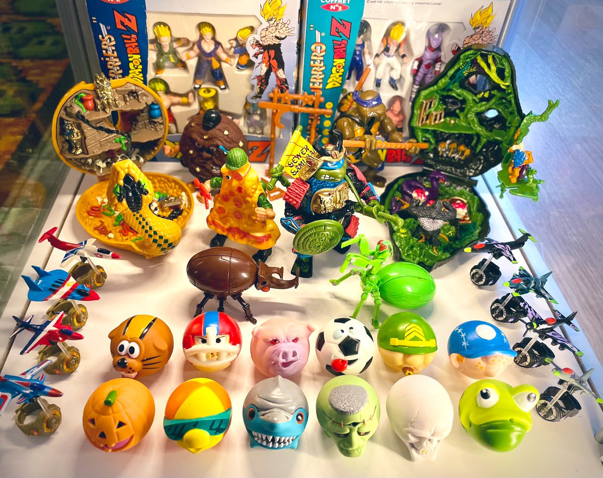 Entrevtainment's tweet photo. Mise à jour de ma « vitrine à remonter le temps » !

♐️ Saint Seiya (Aiolos)
☄️ Final Fantasy VII
👊 Street Fighter II
🎒 Best-of des jouets de mon enfance https://t.co/K3DVj7YEXz