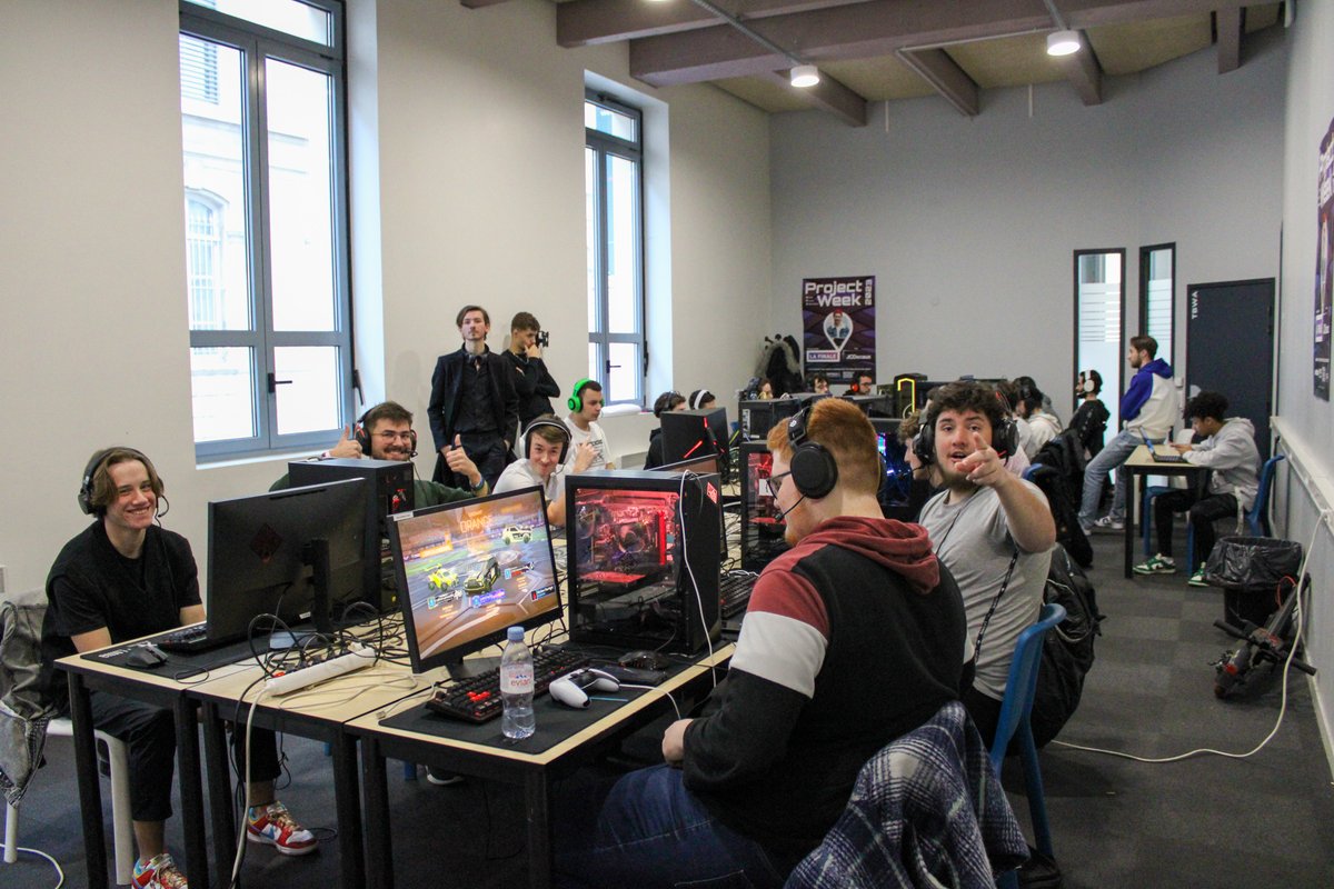EvolveBDE's tweet photo. Et c'est une fin de journée pour le tournoi #OUTSPEED !
On se retrouve demain à 10h pour les phases finales !
On se laisse avec quelques photos souvenirs de la journée ! (S/O @PaulRecober 📸)
A demain !👋
1/2 https://t.co/KHWdycEBHp