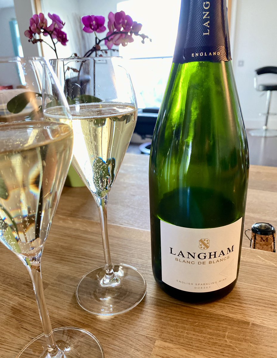 Langham Blanc de Blancs 🍾@LanghamWinery 

Wow! If I’d blind-tasted it, I would definitely say it was a gorgeous champagne 🍾

A complex yet elegant example of how great Chardonnay can be in the UK. 🥂💫

#EnglishSparklingWine #Weekend #drinks #Englishwine #Wine #BlancdeBlancs