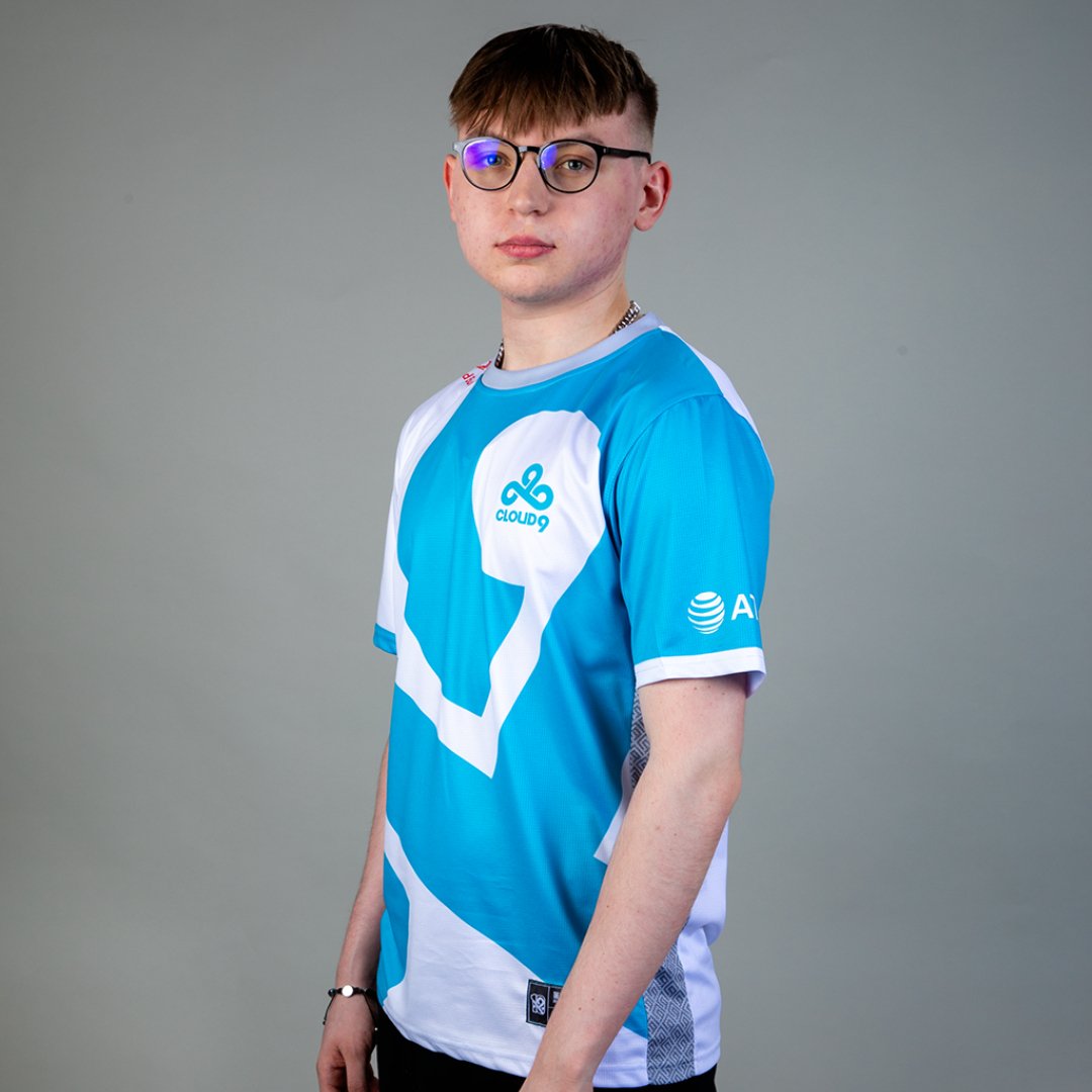 I'm doing a giveaway for a 2023 Cloud9 Pro Jersey and 7200 RP!
To have a chance at being the lucky winner:
1⃣ Follow <a href="/C9LoL/">Cloud9 Kia</a> and me
2⃣ Like and retweet this post
3⃣ Reply and tag two friends
You have one week from today to enter, good luck
