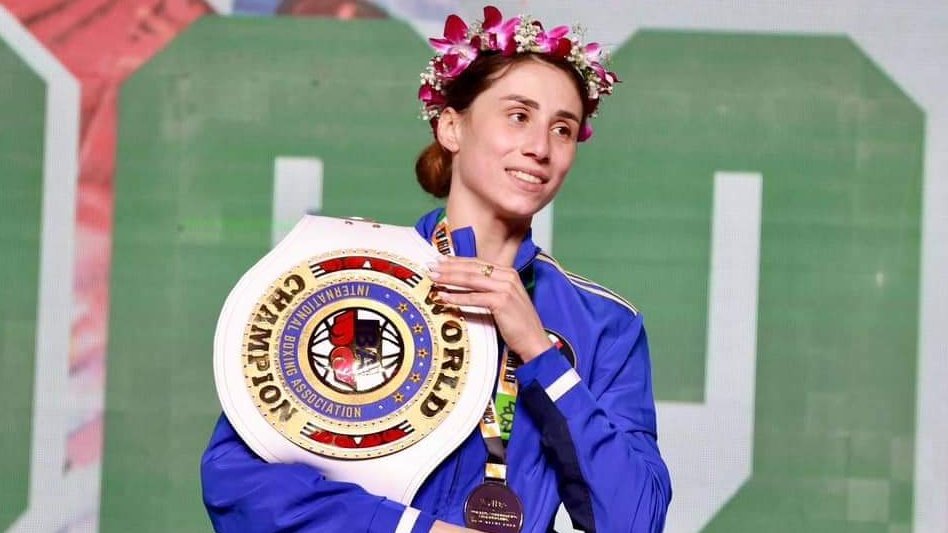 poliziadistato's tweet photo. Sono di marca #Fiammeoro 👮🏼‍♀️ le 2 medaglie vinte dall'Italia 🇮🇹 ai Campionati del mondo 🌍 elite di #pugilato femminile 🥊 #NuovaDelhi2023 #IrmaTesta 🦋 è la più forte nei 57 kg e conquista l'oro🥇 mentre #SirineCharaabi si mette al collo l'argento 🥈 nei 52 kg #wwchdelhi 💪👏👏👏 https://t.co/ljagiXHfel
