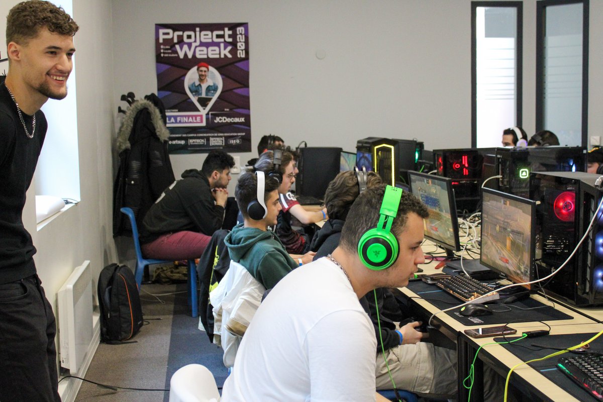 EvolveBDE's tweet photo. Et c'est une fin de journée pour le tournoi #OUTSPEED !
On se retrouve demain à 10h pour les phases finales !
On se laisse avec quelques photos souvenirs de la journée ! (S/O @PaulRecober 📸)
A demain !👋
1/2 https://t.co/KHWdycEBHp