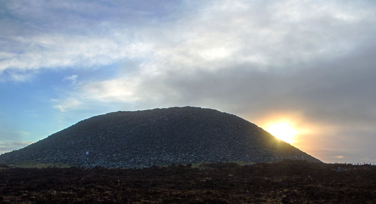 PicturesEden's tweet photo. ... and headed back up again in hope rather than expectation

Of course, the clouds came back but after a short sprint across the summit, I nearly found what I was looking for

#ChooseSligo #Sligo #DiscoverIreland #Knocknarea https://t.co/8lKP1WK9nT