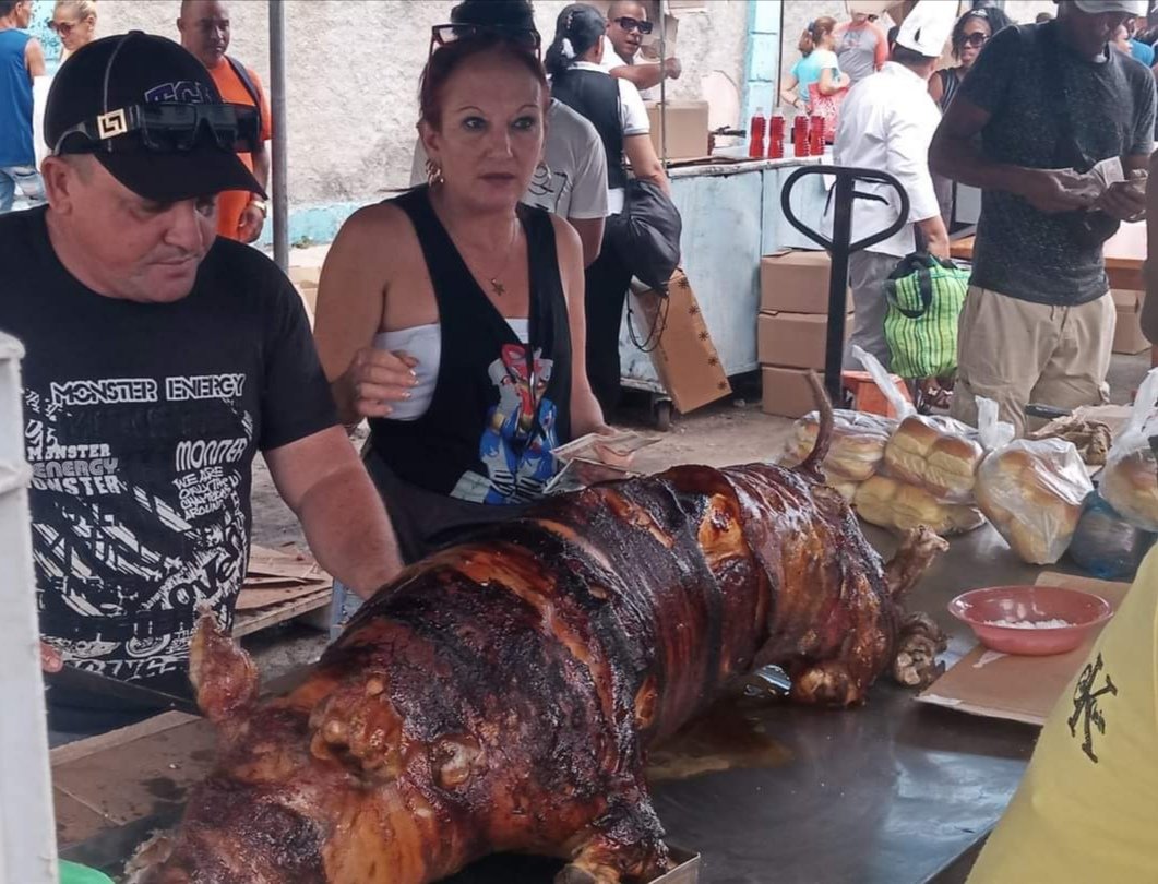 GHNordelo5's tweet photo. En San Miguel del Padrón, como en otros municipios a lo largo y ancho de #Cuba, se están desarrollando ferias con la participación de empresas estatales y privadas, campesinos y trabajadores por cuenta propia. #YoVotoXTodos #CDRCuba https://t.co/rycA3nw6y0
