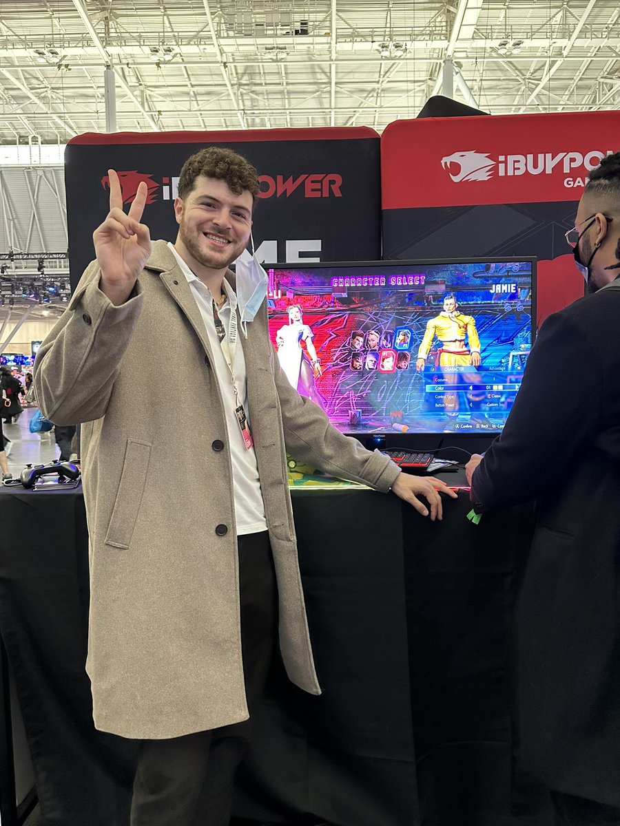 AlexMyersFGC's tweet photo. Iβm at the @iBUYPOWER booth playing Street Fighter 6!
Getting in games before the @IntelGaming invitational later today, can you break my win streak? π€π€ https://t.co/0yez0sYMTa