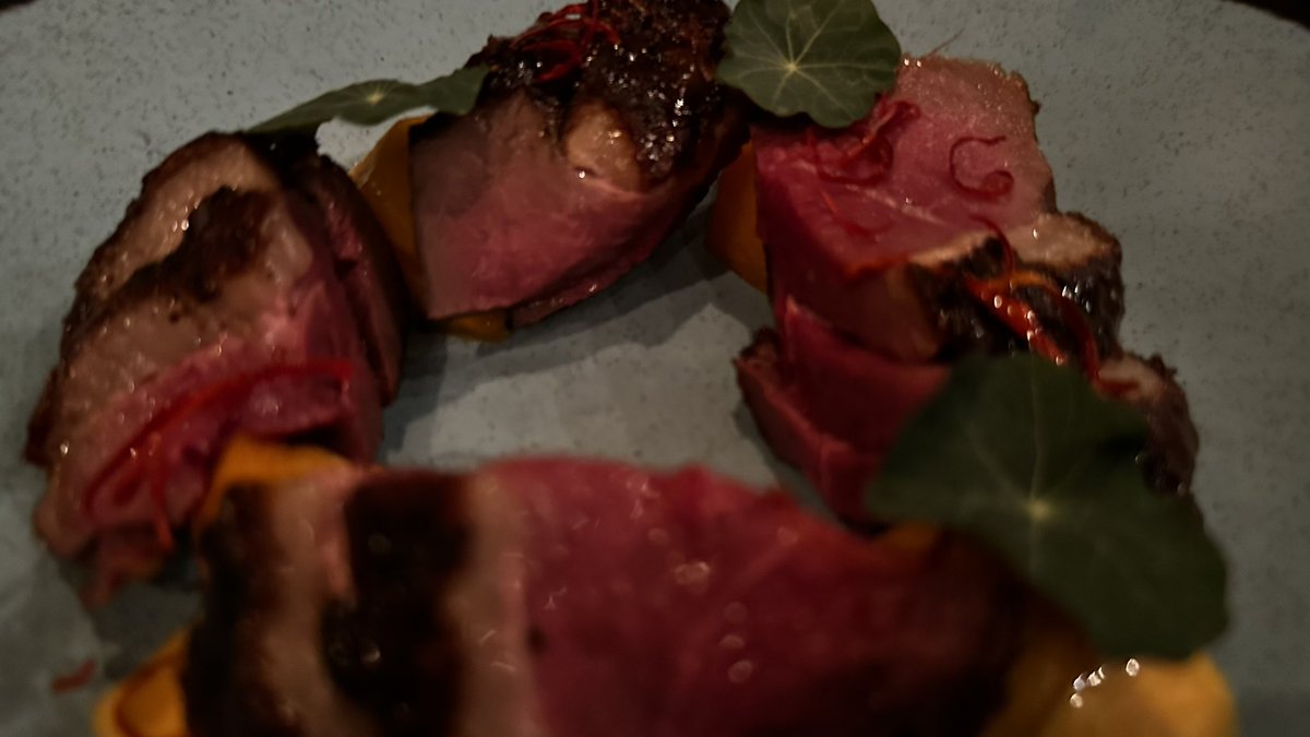 rwang0's tweet photo. MyPOV: just amazing food and cocktails off the strip at Sparrow + Wolf on Spring Mountain #LVLife #foodie https://t.co/enYhHjFBG9