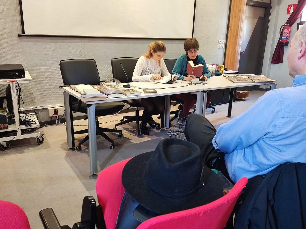 javimgol's tweet photo. Hoy celebramos #DiadeLeeraTolkien #TolkienReadingDay2023 los smiales madrileños de la @SocTolkien- @Tolkien_numenor,@SmialBolson y #Hammo -con lecturas, quiz con premios gracias a @minotaurolibros y campanadas de Lacasitos para celebrar el Año Nuevo Gondoriano #TolkienReadingDay https://t.co/VLneZx6GAO