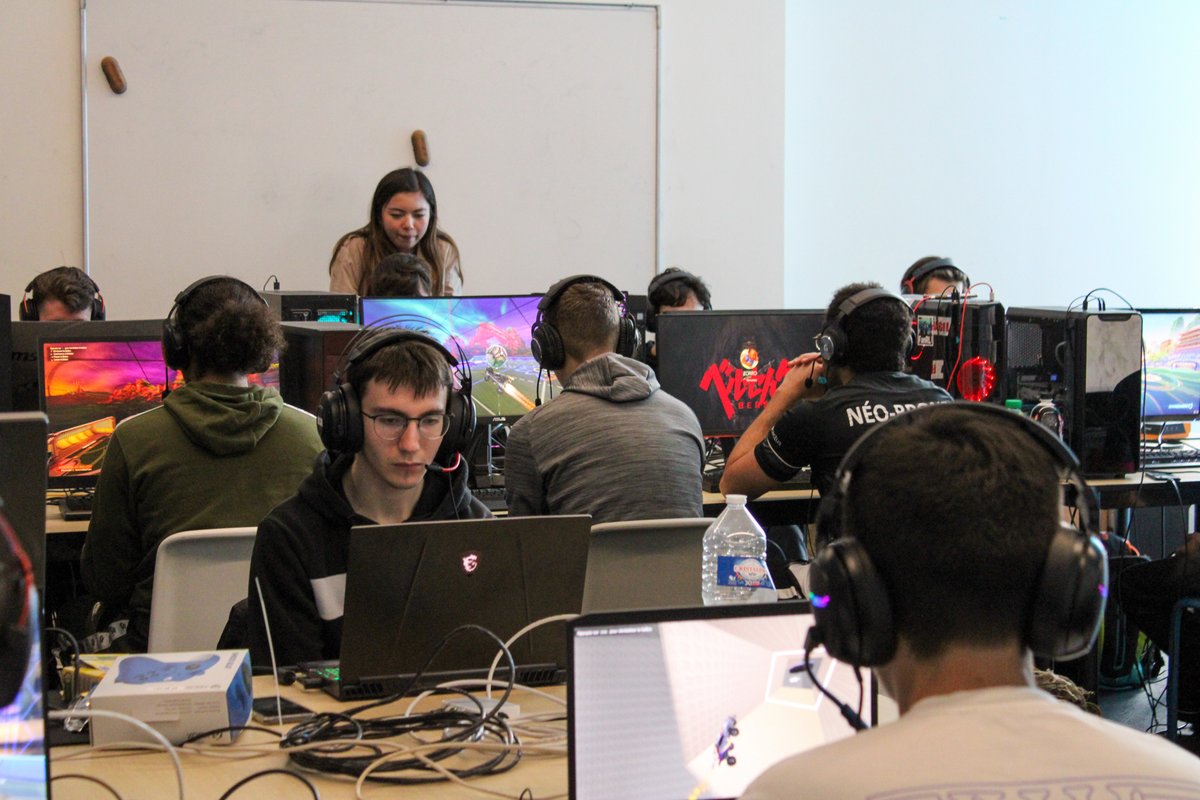 EvolveBDE's tweet photo. Et c'est une fin de journée pour le tournoi #OUTSPEED !
On se retrouve demain à 10h pour les phases finales !
On se laisse avec quelques photos souvenirs de la journée ! (S/O @PaulRecober 📸)
A demain !👋
1/2 https://t.co/KHWdycEBHp