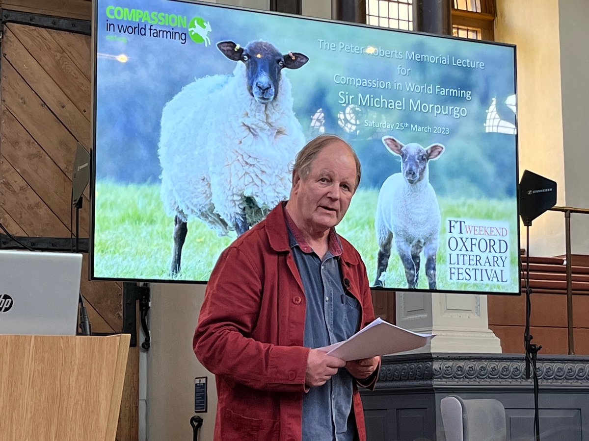 philip_ciwf's tweet image. What a treat we had @oxfordlitfest today
The brilliant #MichaelMorpurgo held us spellbound with his inspiring, moving, eloquent &amp;amp; funny lecture
What a unique storyteller, poet &amp;amp; even singer!
He didn’t disappoint
Thank you Michael you did our @ciwf founder Peter Roberts proud 🙏