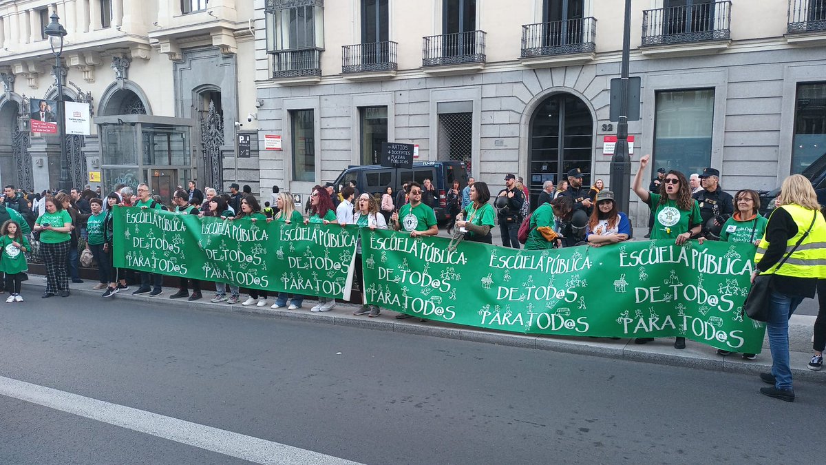 Marea Verde Madrid ¡#MatricúlateEnLaPública! tweet media