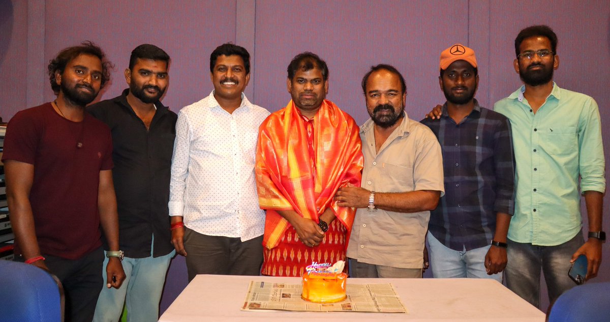 ఈరోజును నా జీవితంలో గుర్తుండిపోయే రోజులా నాకందించిన

DrMallesh Balast అన్న
Batthini Vinay Kumar Goud అన్న
Batthula Ganesh Goud అన్న
Giri Potharaju డియర్
Sravan Kumar Aepoori తమ్ముడు
Nagaraj Janagam తమ్ముడు

మీకు శనార్తులు 😍😍😍