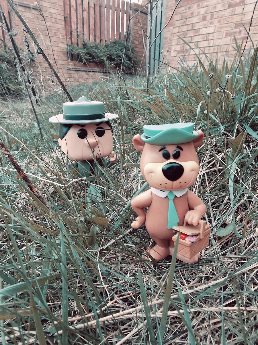 FunkoGinge's tweet photo. @brianmariotti Happy #FunkoSODASaturday to you and everybody else!

Today, Yogi Bear decided it was a good day for a picnic, until Ranger Smith came along to tell Yogi that he was trespassing!

#Funko #FunkoFeature #FunkoFan #FunkoSODA https://t.co/nGZuTdqFS2