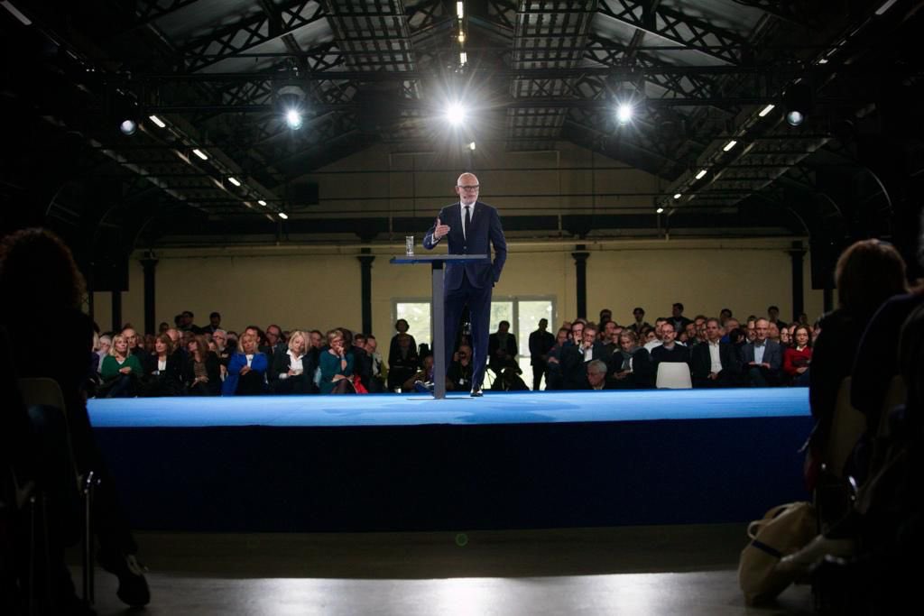 Je sais le moment de tensions et de crise politique que nous vivons. Mais dans ce contexte aux enjeux considérables, parler clair et militer restent essentiels. Heureux d’avoir échangé avec nos adhérents et de faire part de mes priorités pour la France lors du #CongrèsHorizons.