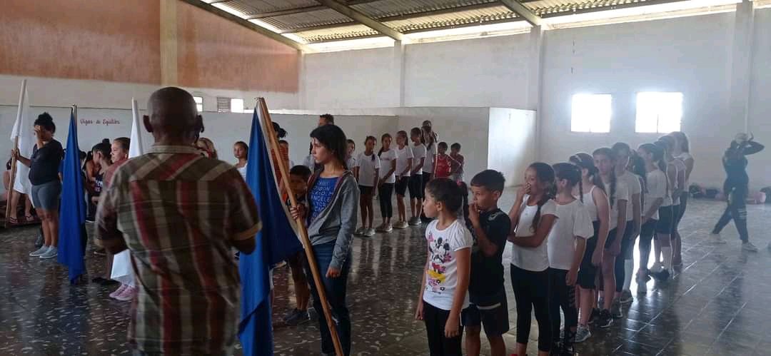 UJCFomento's tweet photo. Se realiza Festival de Gimnasia Musical Aerobia Deportiva municipal entre las escuelas primarias Miguel Ruiz, Bartolomé Masó, Manuel "Pity" Fajardo y Antonio Guitarras, en saludo al 4 de Abril. #MejorEsPosible #UJC #YoVotoXTodos https://t.co/k4I7vZswRR