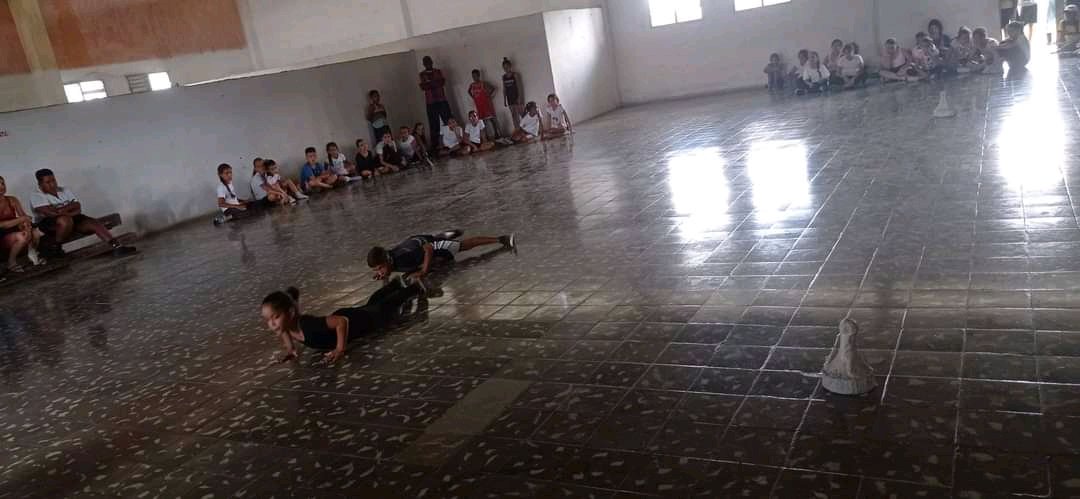 UJCFomento's tweet photo. Se realiza Festival de Gimnasia Musical Aerobia Deportiva municipal entre las escuelas primarias Miguel Ruiz, Bartolomé Masó, Manuel "Pity" Fajardo y Antonio Guitarras, en saludo al 4 de Abril. #MejorEsPosible #UJC #YoVotoXTodos https://t.co/k4I7vZswRR