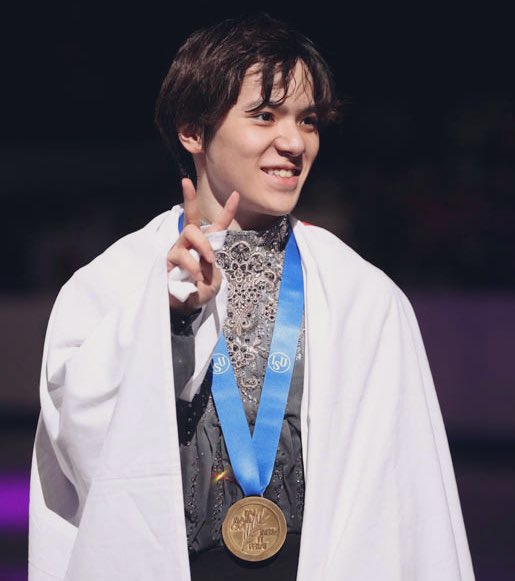 HMillsy02's tweet photo. our gorgeous, brillant, talented, humble, sweet boy 💜👑🥺

{2x World Champion - I get ecstatic chills just saying it!💓} 
#ShomaUno #宇野昌磨 
#weloveyouShoma #GOShoma https://t.co/zzLlxa1X7s