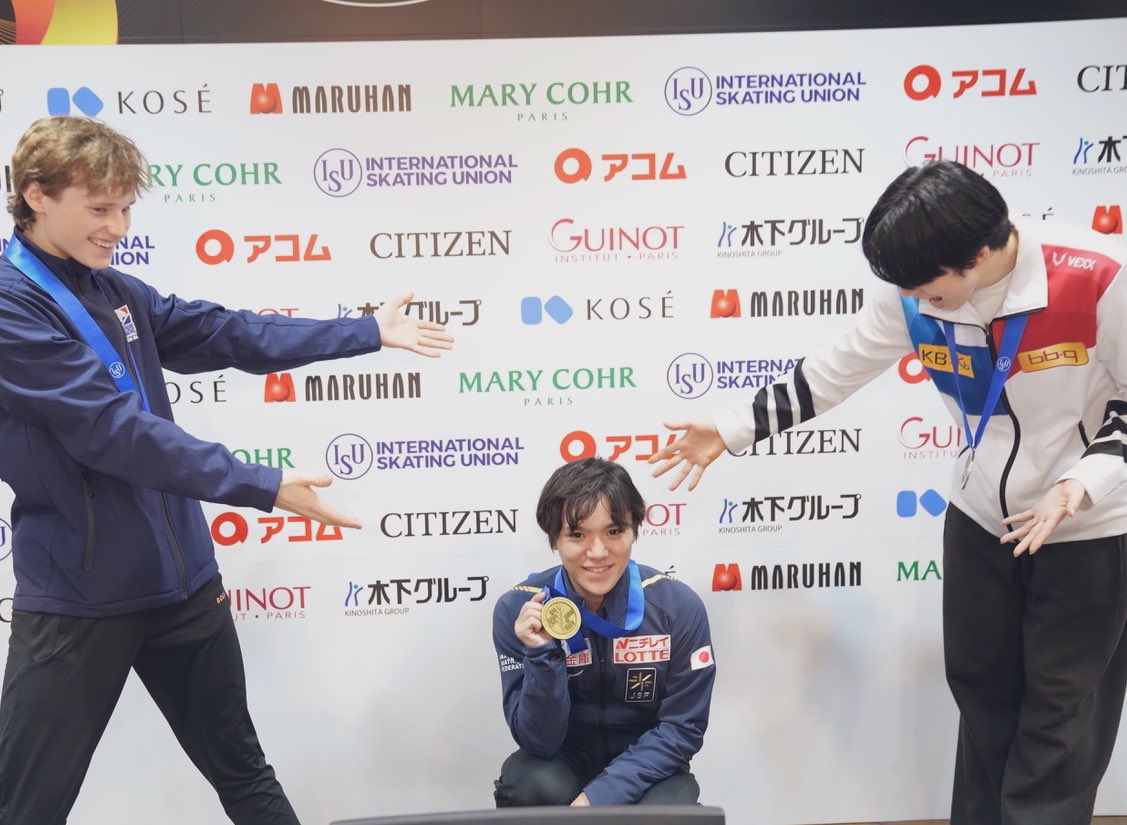 HMillsy02's tweet photo. our gorgeous, brillant, talented, humble, sweet boy 💜👑🥺

{2x World Champion - I get ecstatic chills just saying it!💓} 
#ShomaUno #宇野昌磨 
#weloveyouShoma #GOShoma https://t.co/zzLlxa1X7s