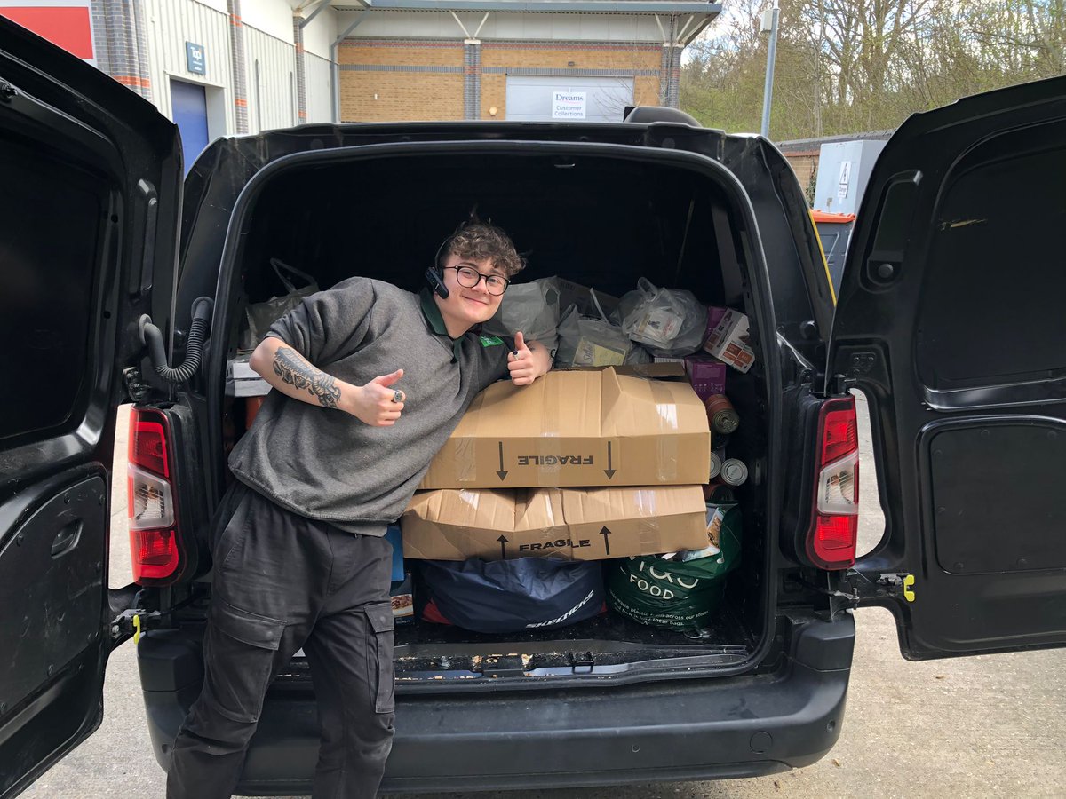 Another van load of donations from our friends at <a href="/PetsatHome/">Pets at Home</a> Cambridge - thank you so much for your generous wet food donation to the cats in our care 😻 #petsathomecambridge