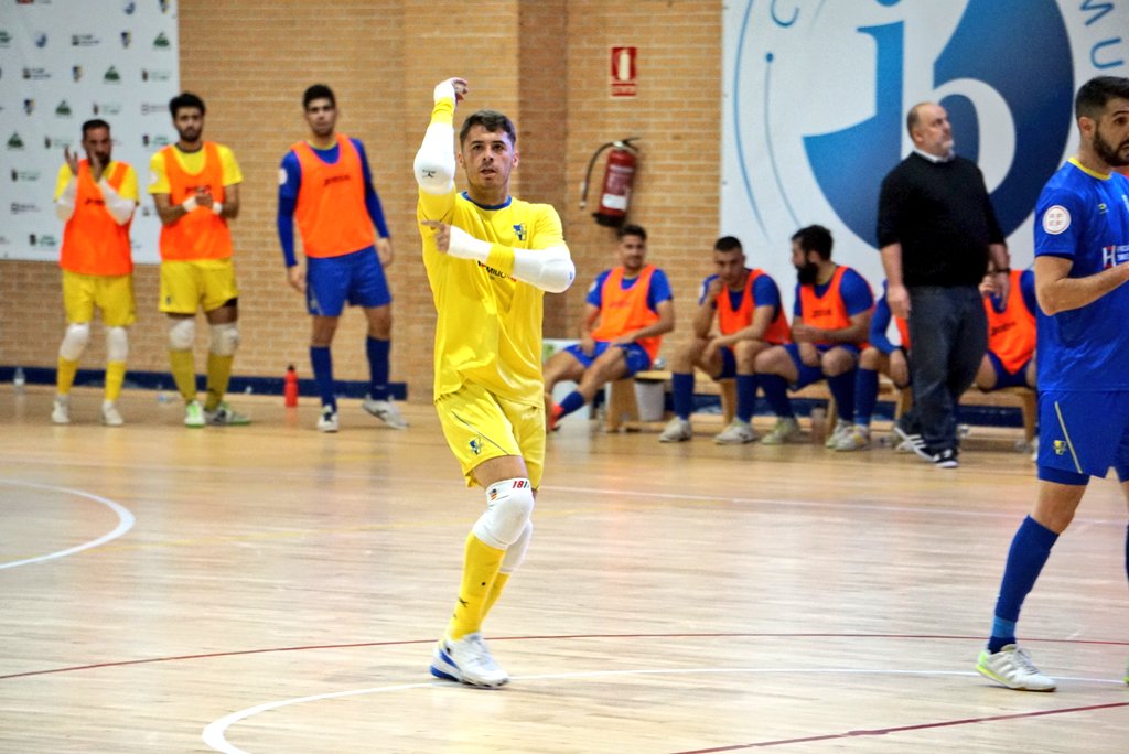 35' |2-6| Gooool de <a href="/leon_angel02/">Angel Leon</a> en el portero jugador