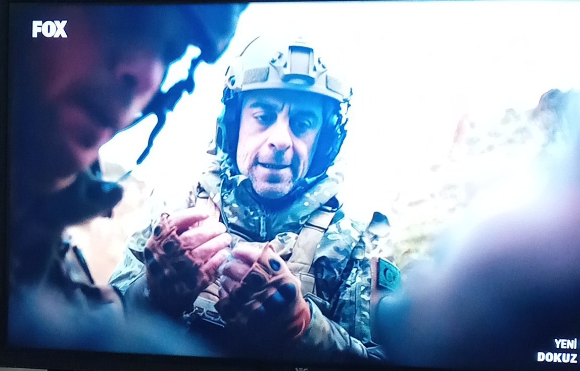 Keskin nişancı hain adam yüz baş Batur karanlık yerine astsubay  Timur sırtında vurdu 🔥🔥tombis albay Batur karanlık ": burada askerler sağ salim helikopter gitmek "? diye   Ercan timur omuza panasuma yapıyor 🔥#dokuzoğuz😱😢 #Fox