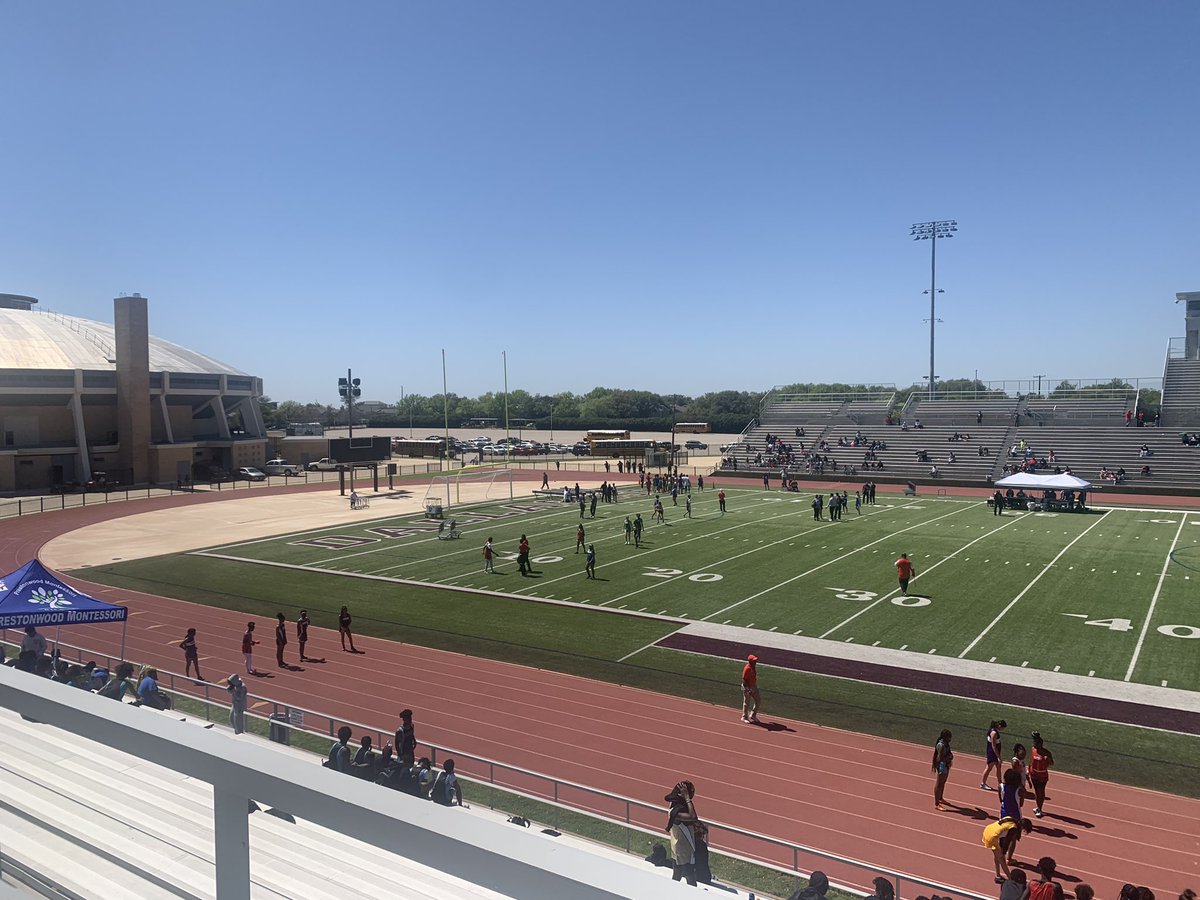 MedranoJrHigh's tweet photo. Gorgeous Saturday for the #MedranoJrHigh Invitational! 💜💚🏃🏽‍♀️🏃🏽 https://t.co/jc3sqIimPV