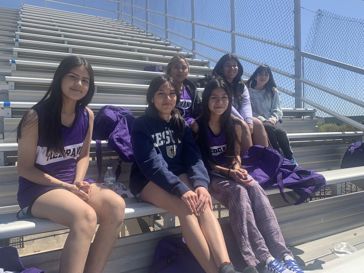 MedranoJrHigh's tweet photo. Gorgeous Saturday for the #MedranoJrHigh Invitational! 💜💚🏃🏽‍♀️🏃🏽 https://t.co/jc3sqIimPV