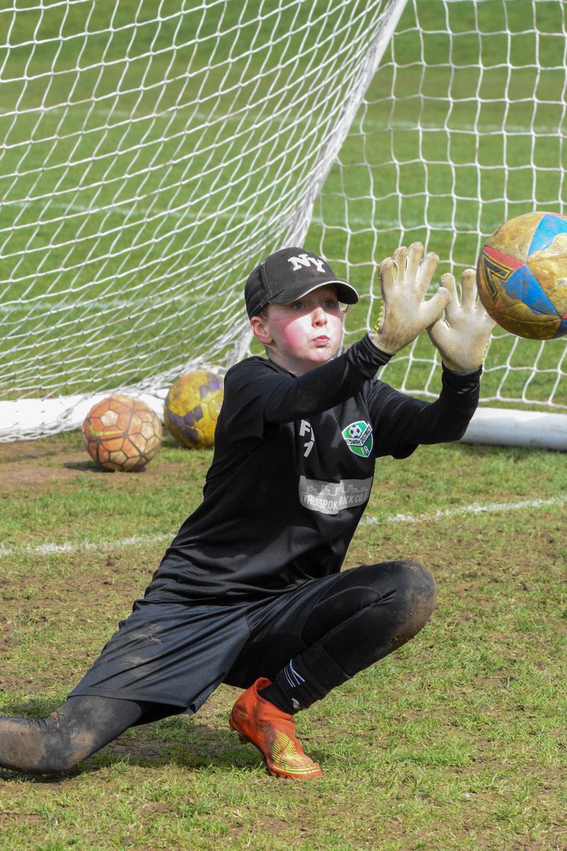 FreyaKeeper1's tweet photo. Saturday training in the sunshine with the excellent Lee Haywood. https://t.co/k43eokcFYG