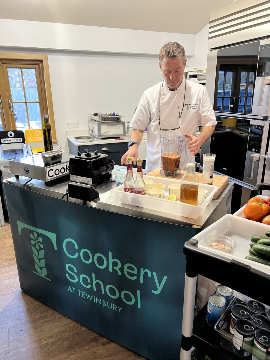 jennyljefferies's tweet image. Thoroughly enjoyed seeing @LeeMaycock1 again at @tewinburyfarm cookery school! This time we discovered ‘global flavours’. Their gift vouchers make great presents! 

tewinbury.co.uk/cookery-school/

#cookeryschool #tewinburyfarm