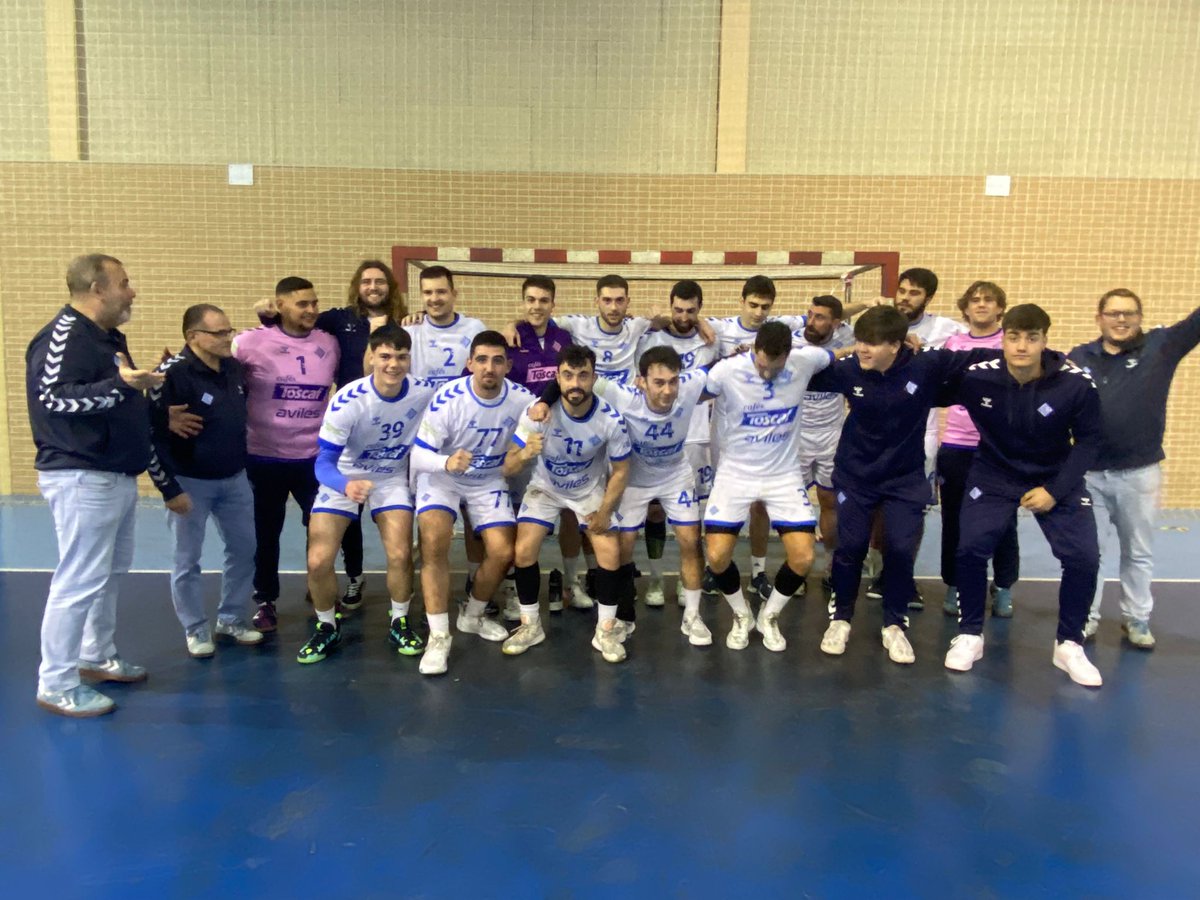 🔷 BALONMANO
Cuatro años después lo han vuelto a conseguir! Volvemos a la fase de ascenso a Plata!

Enormes guajes!!! 💪💪

Gracias por tanto esfuerzo!
Seguimos!