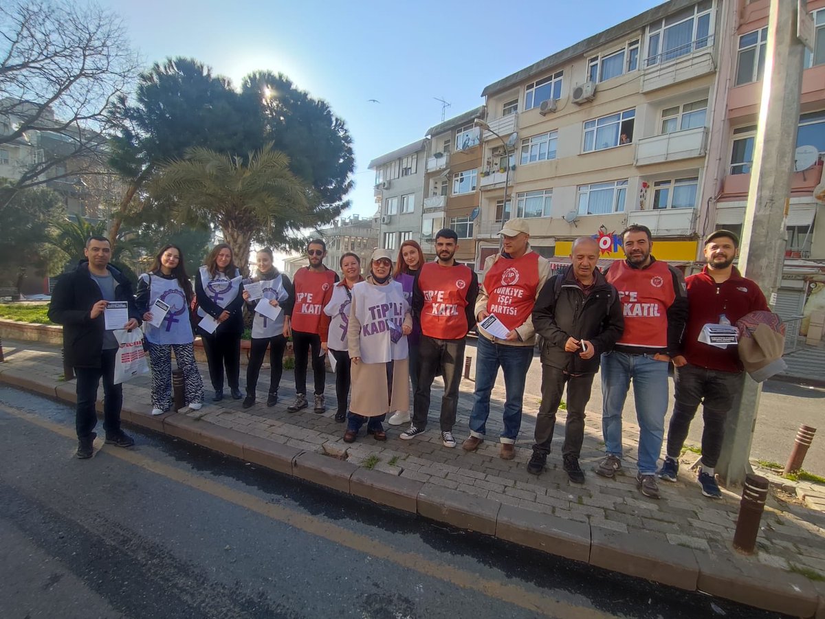 Kağıthane ve Üsküdar İlçe Örgütlerimiz bugün bildiri dağıtımı gerçekleştirdi. Yurttaşlarımızı seçim sürecinde partimizle yürümeye davet ettiler. Güzel günler yakın, ülkemizi yeniden inatla kuracağız! #TİPSenin