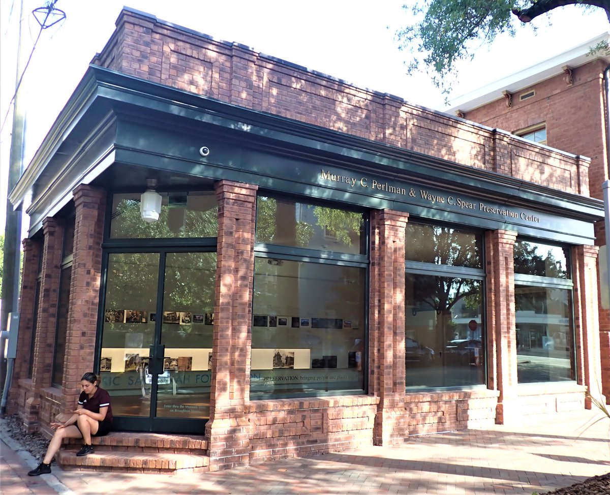 Davenport House Museum Entrance and Shop is at 323 E. Broughton Street.  All tours begin here! ow.ly/mQpc50Ns0eq
#savannah #museum #tours #gifts #shopping