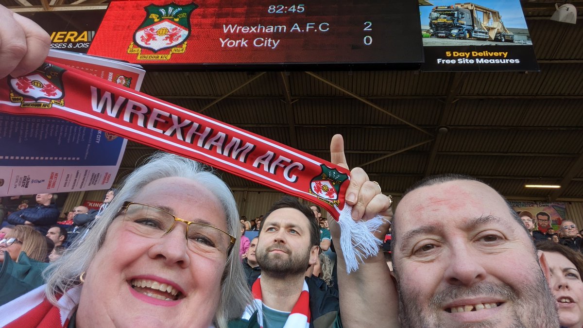 carlywarly68's tweet photo. Our first home game @Wrexham_AFC Mrs CW had a great time, great seats just behind the goal and of course a brilliant final score @RMcElhenney @VancityReynolds #WrexhamAFC #MiniScarf https://t.co/YCAl7QPx5Q